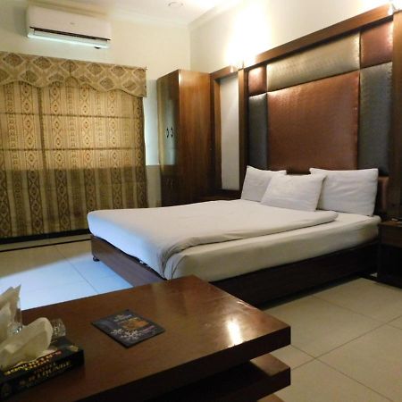 Hotel Multan Exterior photo