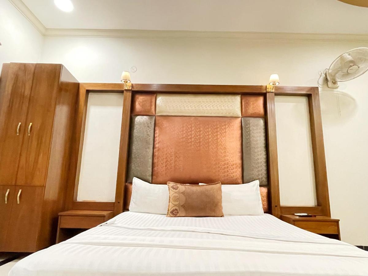 Hotel Multan Exterior photo