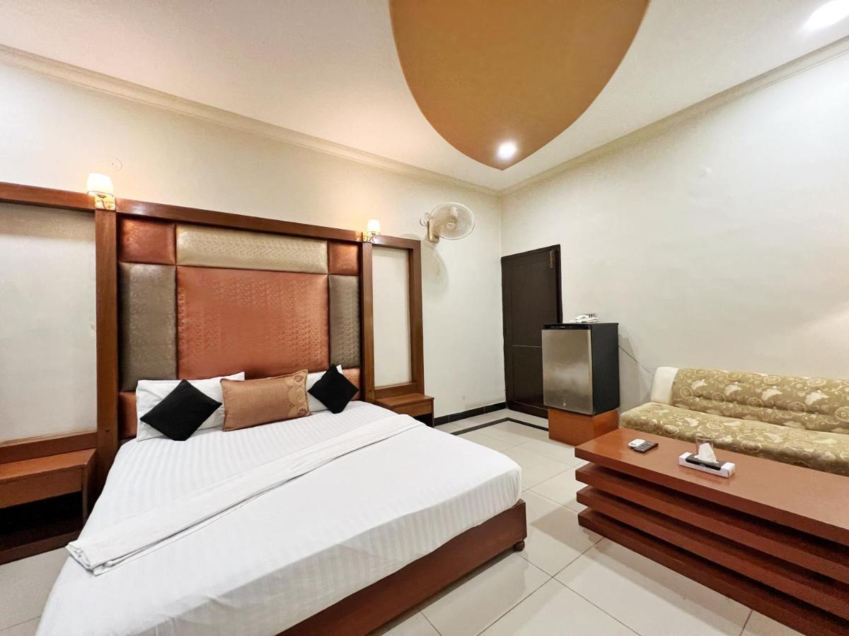 Hotel Multan Exterior photo