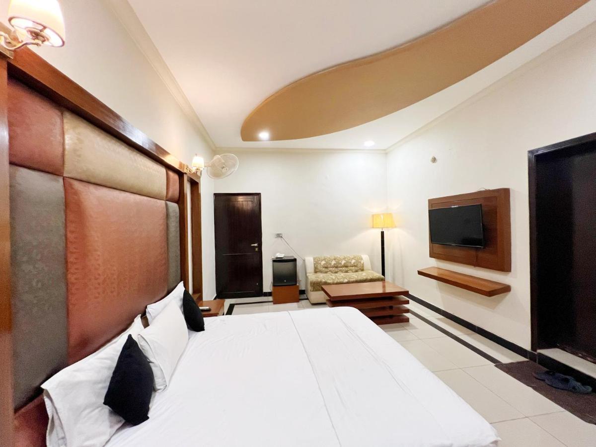 Hotel Multan Exterior photo