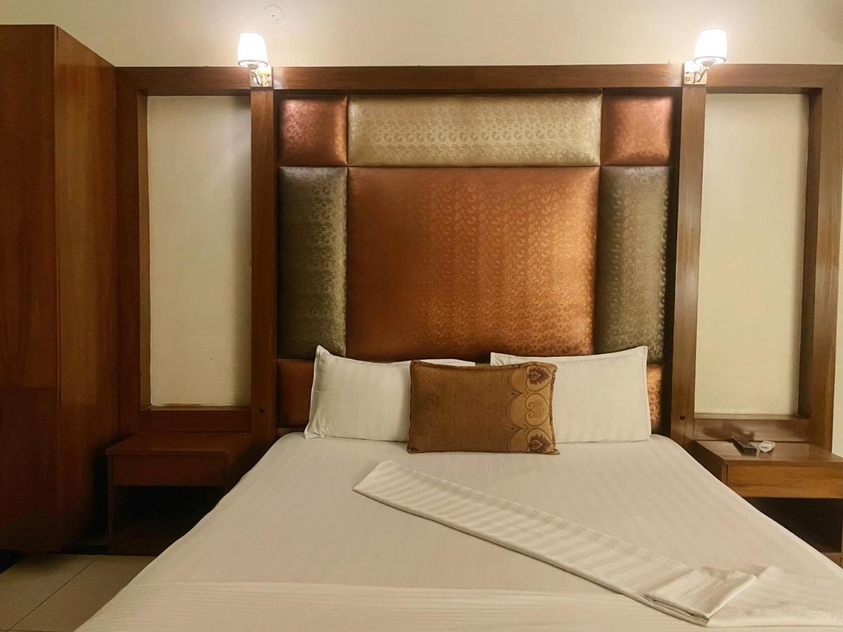 Hotel Multan Exterior photo