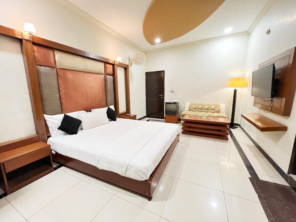 Hotel Multan Exterior photo