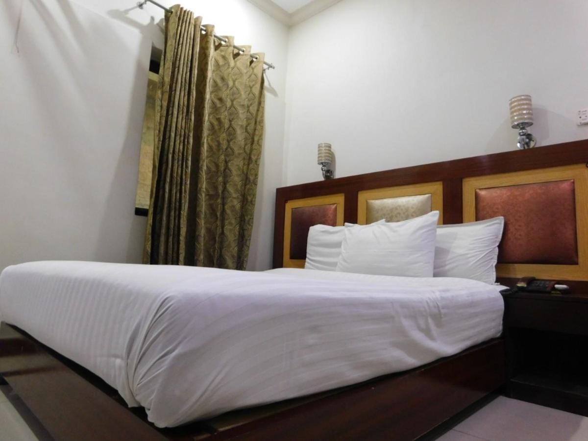 Hotel Multan Exterior photo