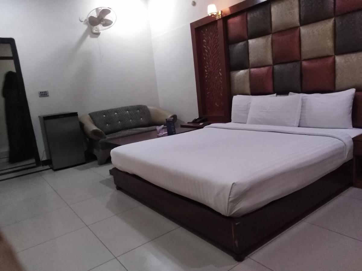 Hotel Multan Exterior photo