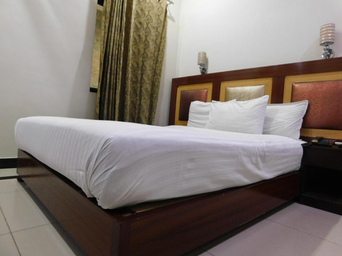 Hotel Multan Exterior photo