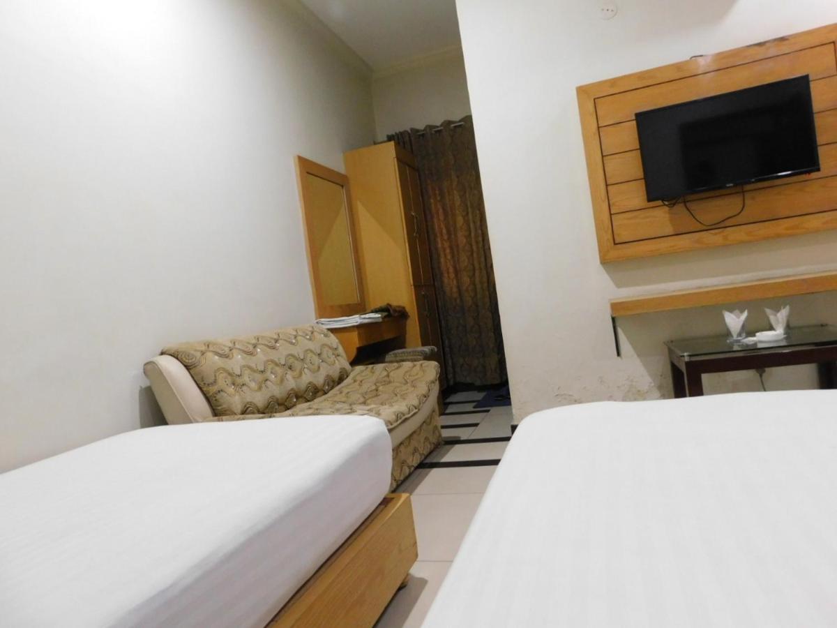 Hotel Multan Exterior photo